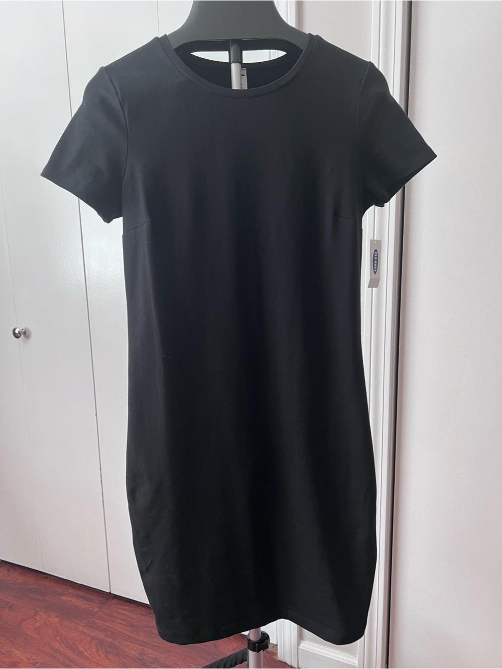 Old Navy Women’s Classic Short-Sleeve Black Shift Dress